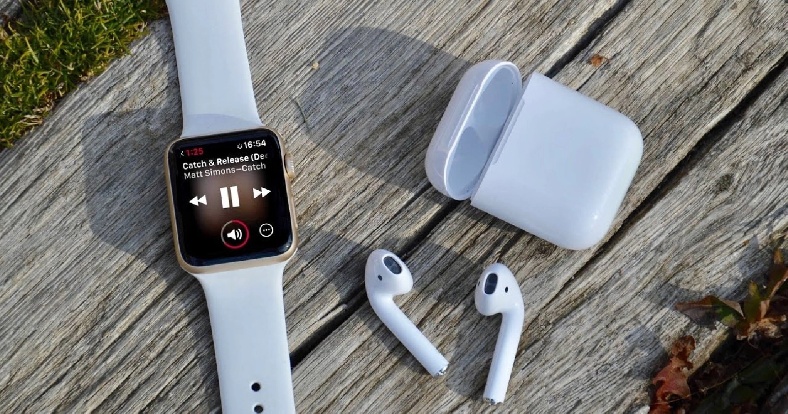 AirPods 4 الصديقة للميزانية قادمة من Apple!